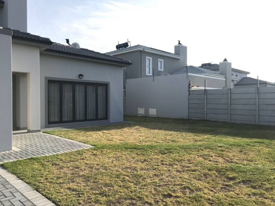 To Let 4 Bedroom Property for Rent in Parklands North Western Cape